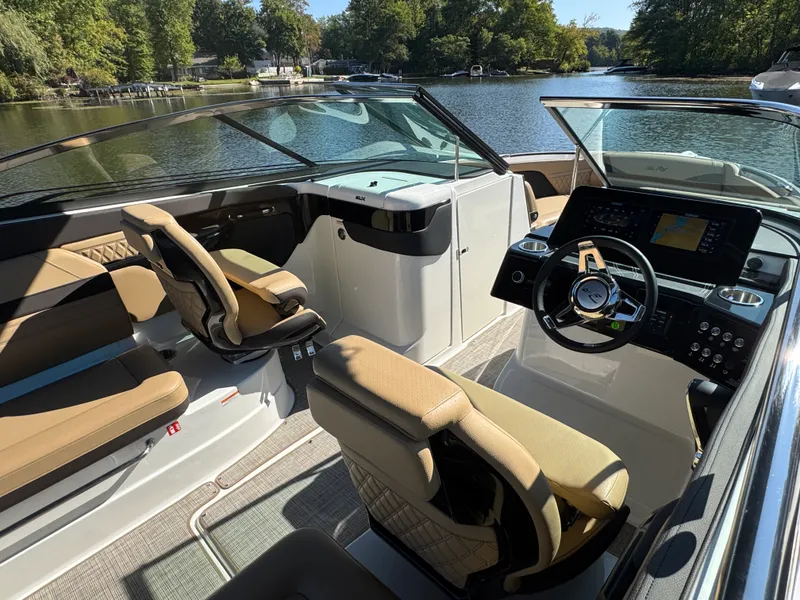 Slide: The Image of Sea Ray SLX 260 2026 - 12
