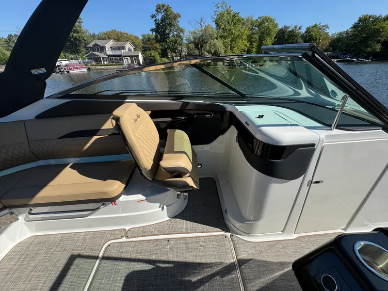 Slide: The Image of Sea Ray SLX 260 2026 - 20