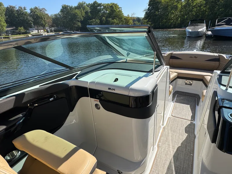 Slide: The Image of Sea Ray SLX 260 2026 - 22