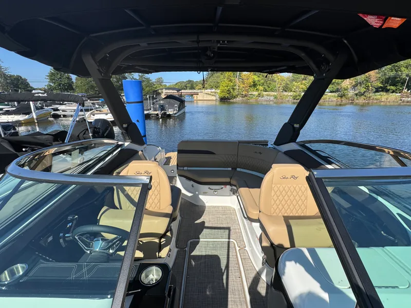 Slide: The Image of Sea Ray SLX 260 2026 - 23