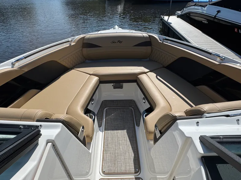 Slide: The Image of Sea Ray SLX 260 2026 - 24