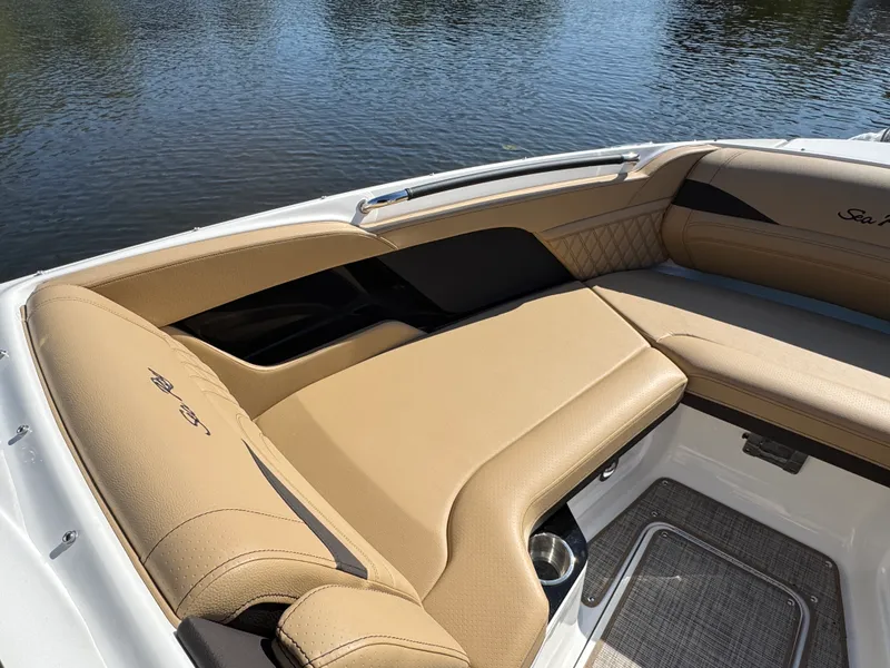 Slide: The Image of Sea Ray SLX 260 2026 - 25