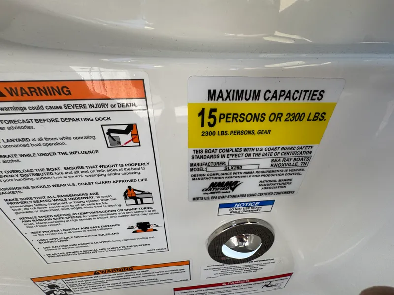 Slide: The Image of Sea Ray SLX 260 2026 - 27