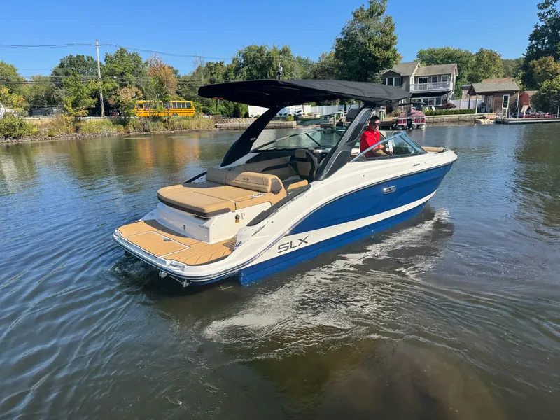 Slide: The Image of Sea Ray SLX 260 2026 - 3