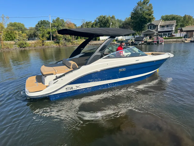 Slide: The Image of Sea Ray SLX 260 2026 - 4