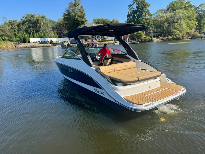 Slide: The Image of Sea Ray SLX 260 2026 - 5