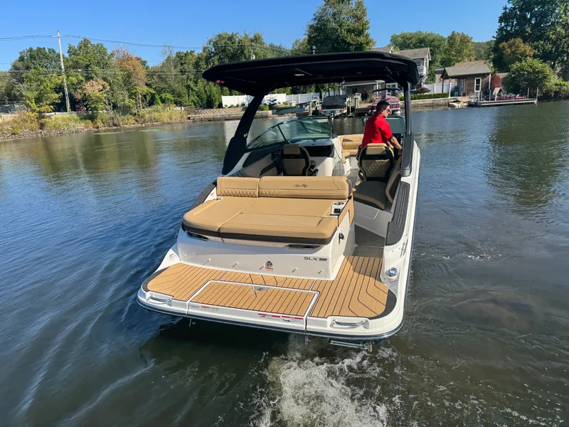 Slide: The Image of Sea Ray SLX 260 2026 - 6