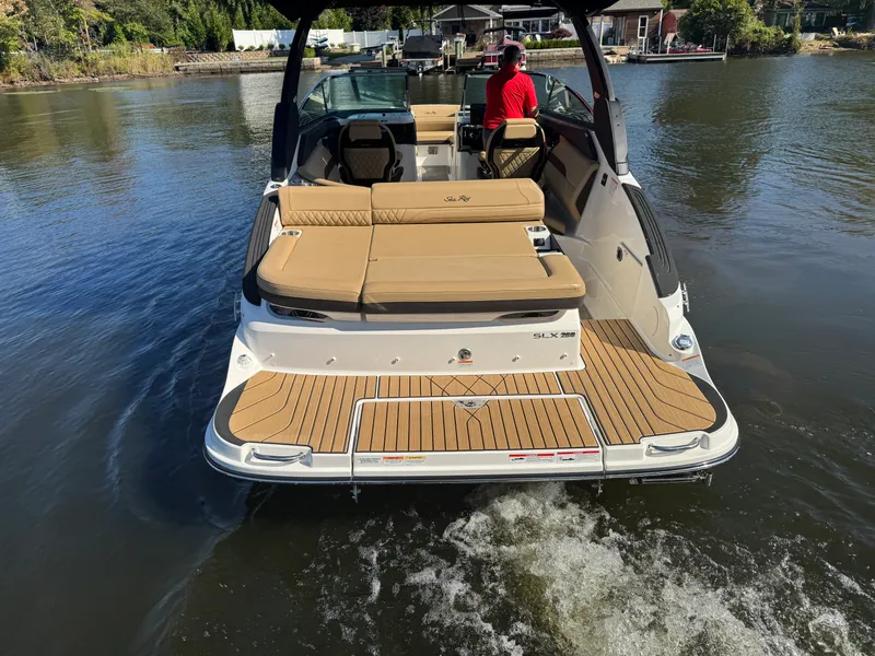 Slide: The Image of Sea Ray SLX 260 2026 - 7