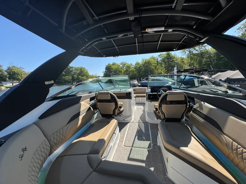 Slide: The Image of Sea Ray SLX 260 2026 - 8