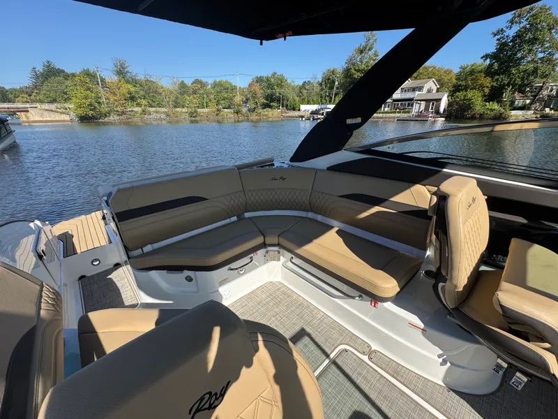 Slide: The Image of Sea Ray SLX 260 2026 - 9