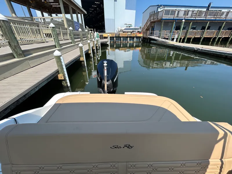 Slide: The Image of Sea Ray SPX 210 Outboard 2026 - 10