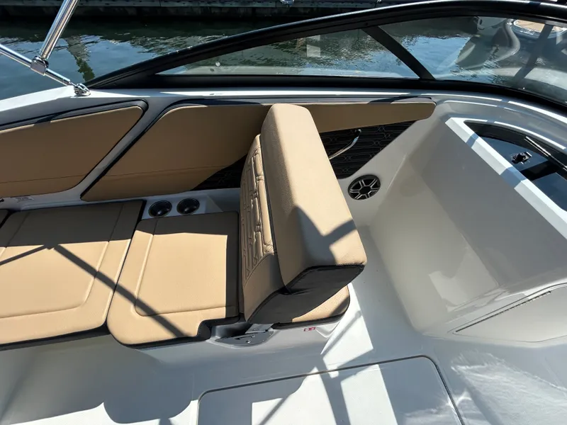 Slide: The Image of Sea Ray SPX 210 Outboard 2026 - 12