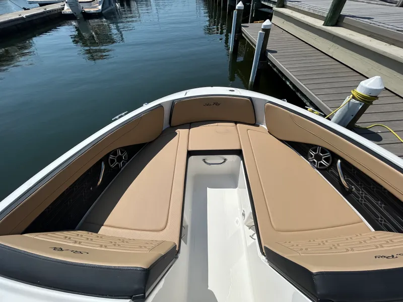 Slide: The Image of Sea Ray SPX 210 Outboard 2026 - 15