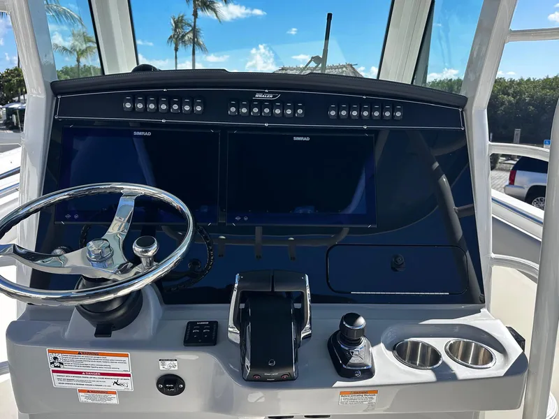 Slide: The Image of Boston Whaler 330 Outrage 2026 - 21