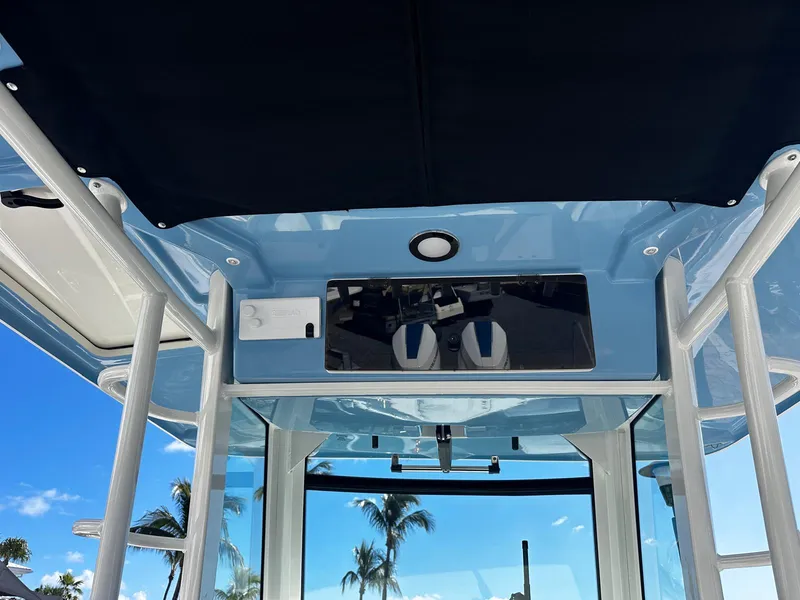 Slide: The Image of Boston Whaler 330 Outrage 2026 - 22