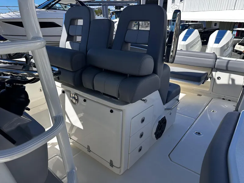 Slide: The Image of Boston Whaler 330 Outrage 2026 - 23