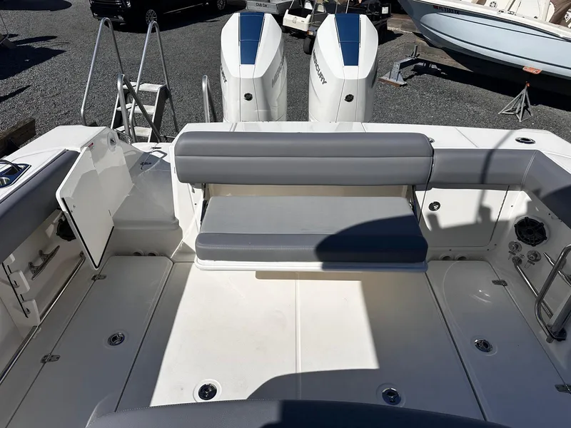 Slide: The Image of Boston Whaler 330 Outrage 2026 - 28