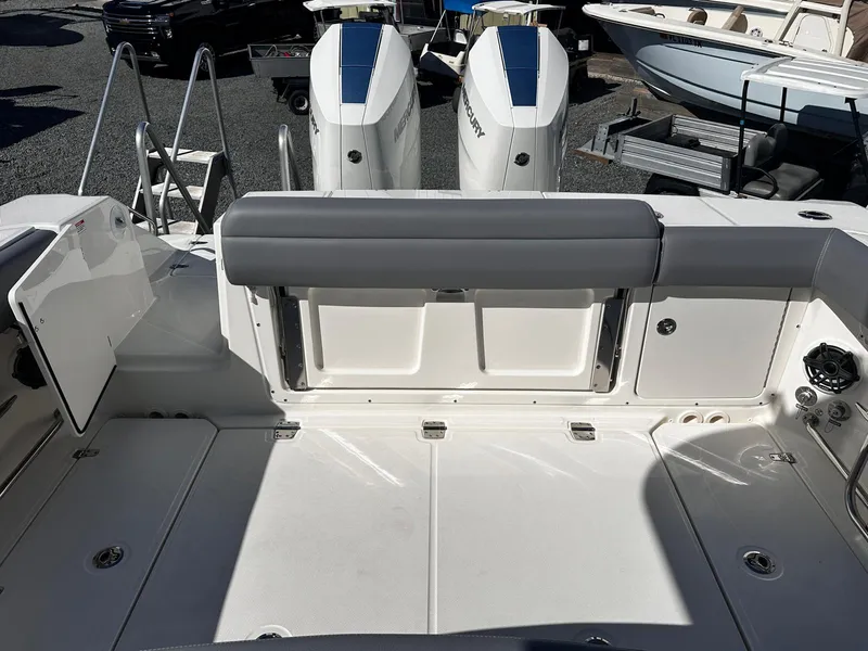 Slide: The Image of Boston Whaler 330 Outrage 2026 - 29