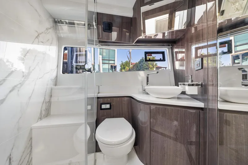 Slide: The Image of Galeon 50 FLY 2025 - 17