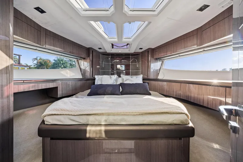 Slide: The Image of Galeon 50 FLY 2025 - 18