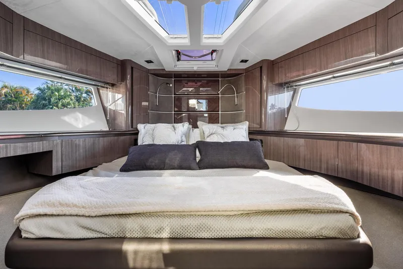 Slide: The Image of Galeon 50 FLY 2025 - 19