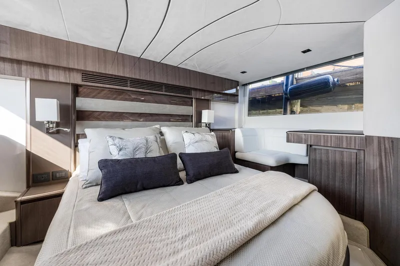 Slide: The Image of Galeon 50 FLY 2025 - 24