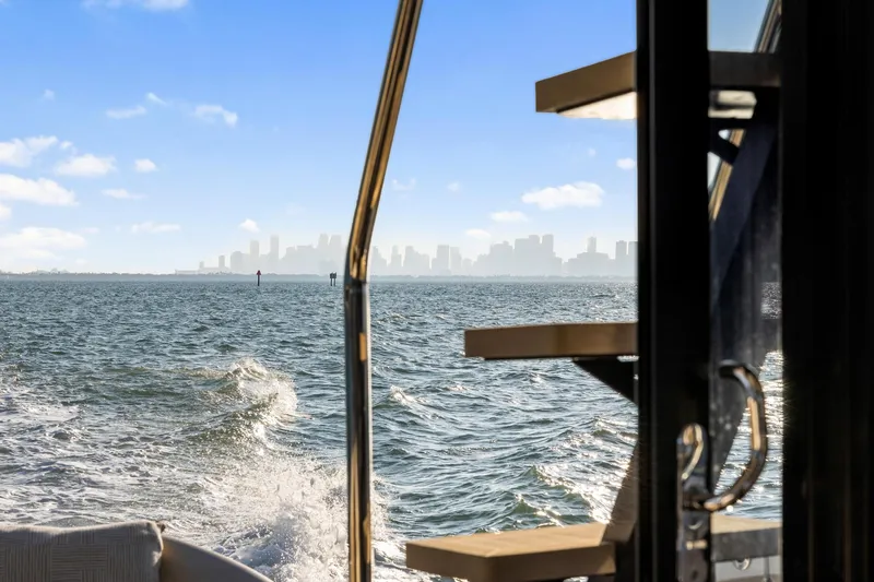 Slide: The Image of Galeon 50 FLY 2025 - 28