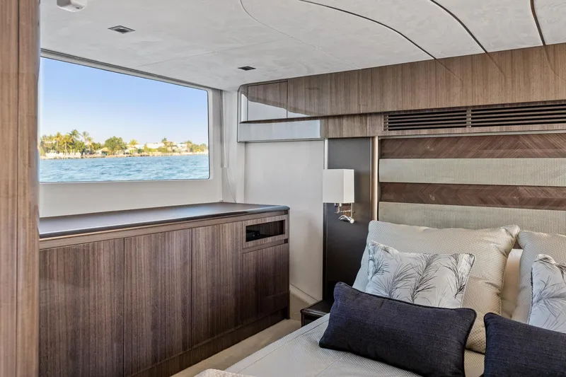 Slide: The Image of Galeon 50 FLY 2025 - 34