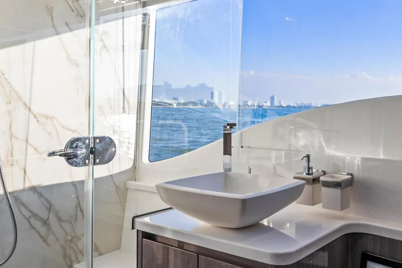 Slide: The Image of Galeon 50 FLY 2025 - 44