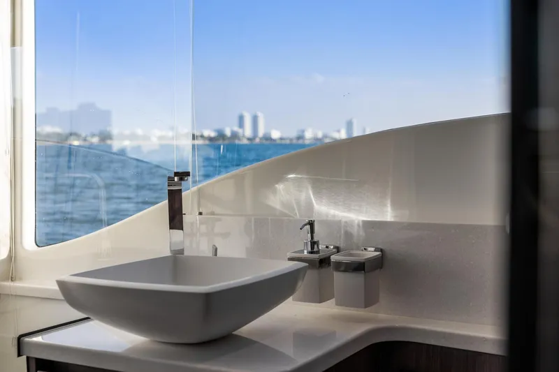 Slide: The Image of Galeon 50 FLY 2025 - 45