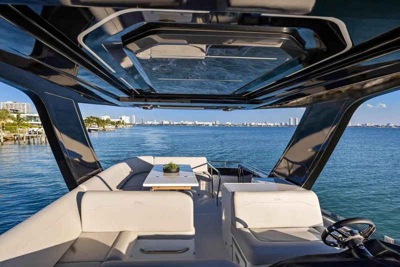 Slide: The Image of Galeon 50 FLY 2025 - 49