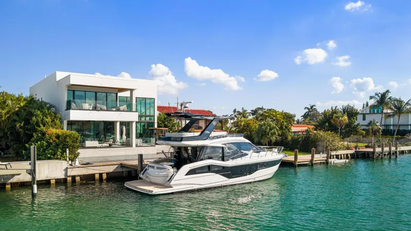 Slide: The Image of Galeon 50 FLY 2025 - 72