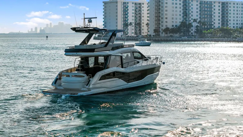 Slide: The Image of Galeon 50 FLY 2025 - 80