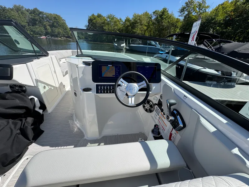 Slide: The Image of Sea Ray SDX 270 2026 - 11