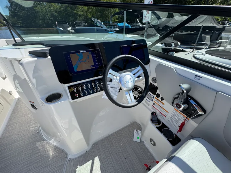 Slide: The Image of Sea Ray SDX 270 2026 - 12