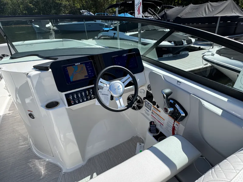 Slide: The Image of Sea Ray SDX 270 2026 - 13