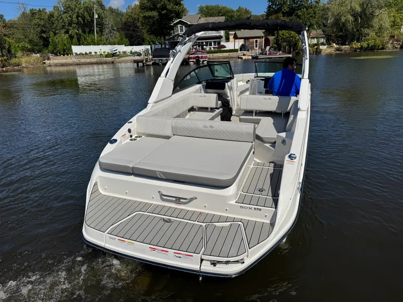 Slide: The Image of Sea Ray SDX 270 2026 - 2
