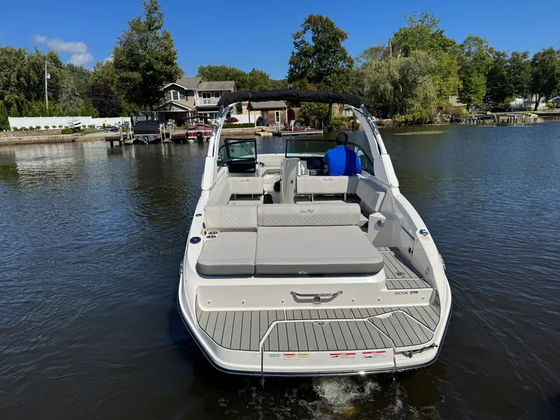 Slide: The Image of Sea Ray SDX 270 2026 - 3