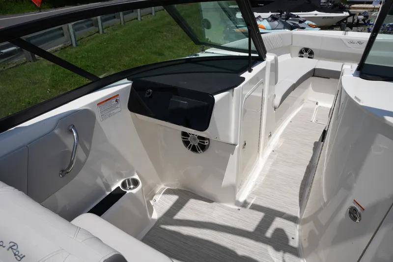 Slide: The Image of Sea Ray SDX 270 2026 - 23