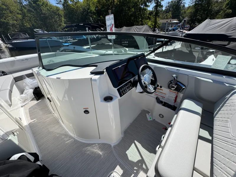 Slide: The Image of Sea Ray SDX 270 2026 - 9