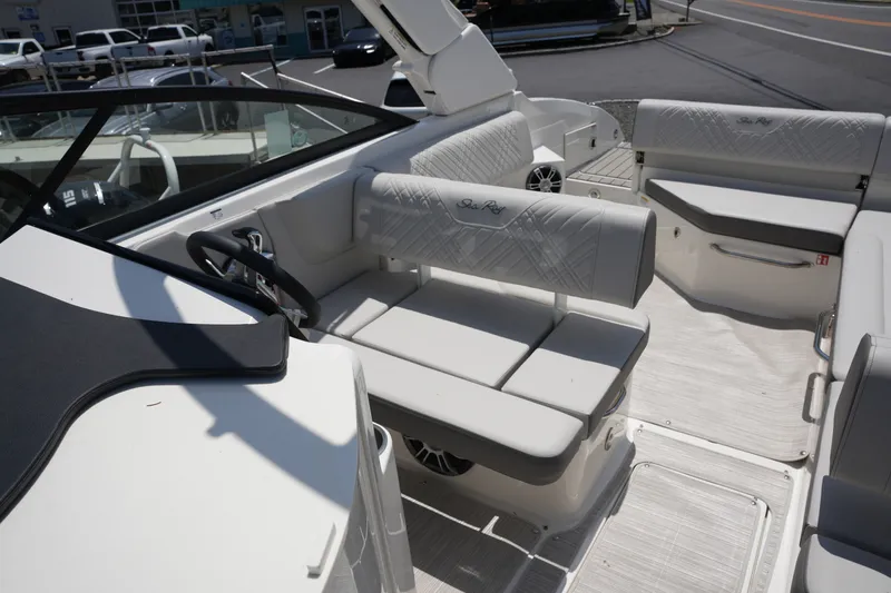 Slide: The Image of Sea Ray SDX 270 2026 - 14