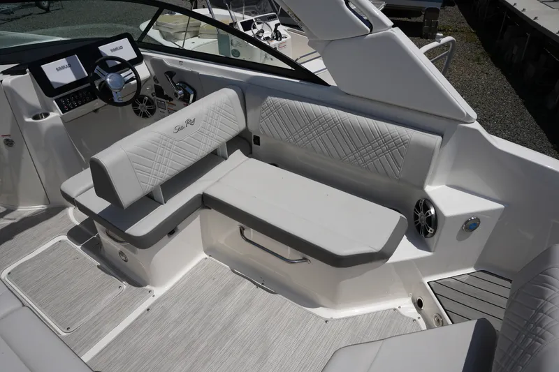 Slide: The Image of Sea Ray SDX 270 2026 - 11
