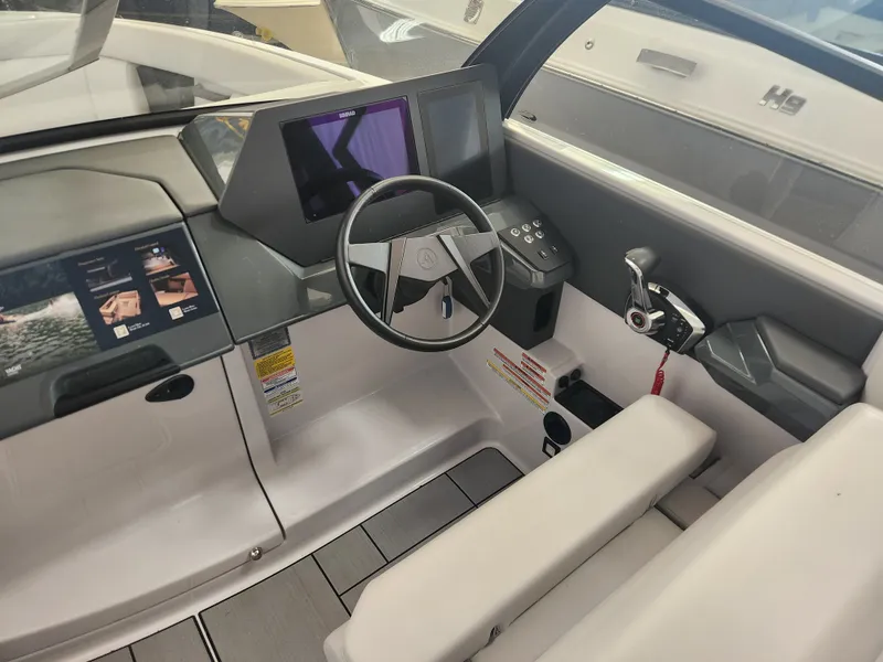 Slide: The Image of Aviara AV28 Surf 2024 - 10