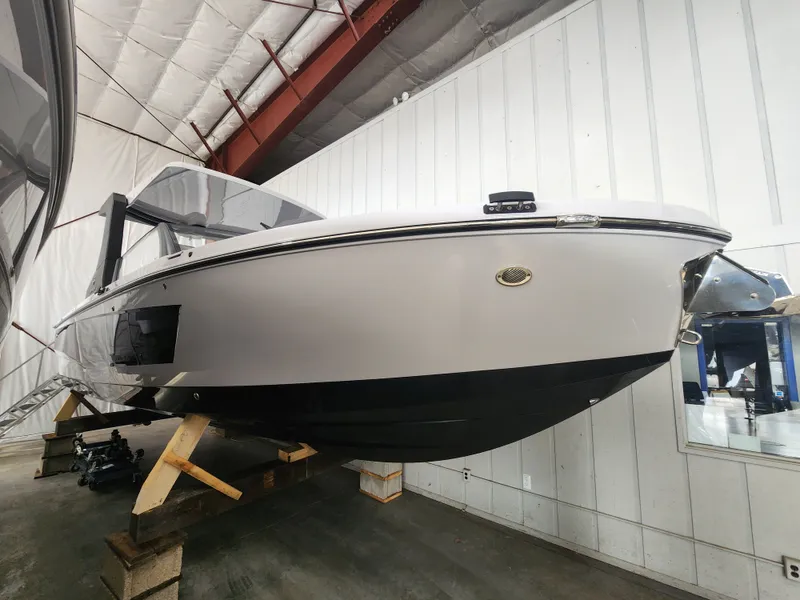 Slide: The Image of Aviara AV28 Surf 2024 - 2