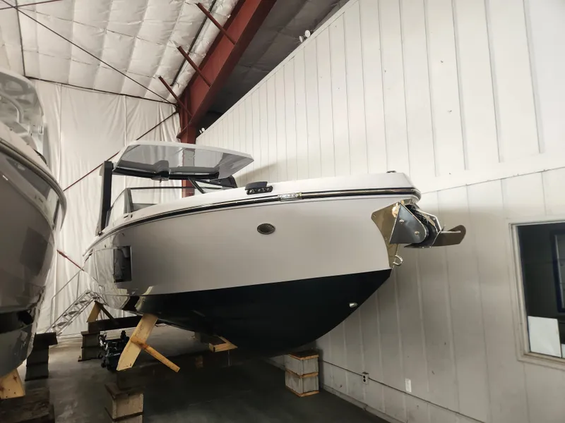 The Image of Aviara AV28 Surf 2024 - 0