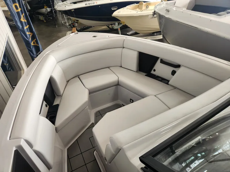 Slide: The Image of Aviara AV28 Surf 2024 - 8