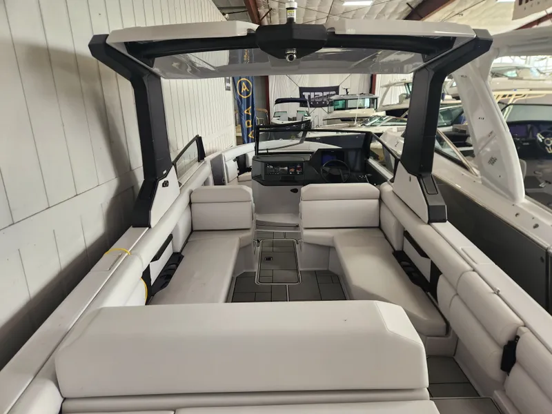 Slide: The Image of Aviara AV28 Surf 2024 - 6