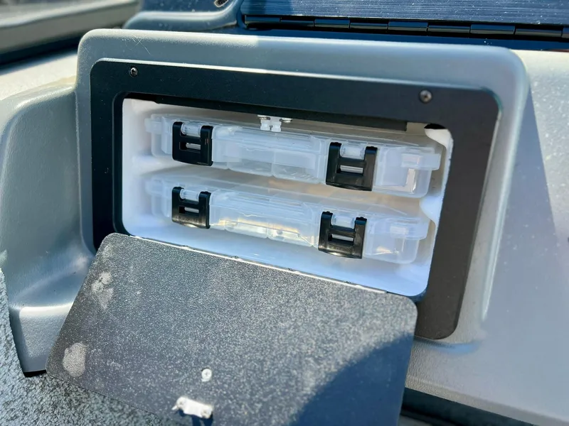 Slide: The Image of 2023 Starcraft Fishmaster 196 boat throttle control with Suzuki branding. - 15