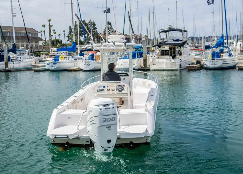 Slide: The Image of Everglades 230 Center Console 2014 - 3