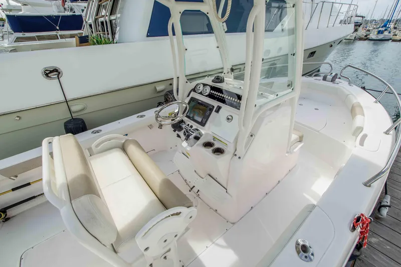 Slide: The Image of Everglades 230 Center Console 2014 - 25